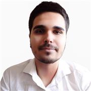 Me gusta empatizar con el alumno e intentar hacer entender la asignatura desde sus conocimientos previos sean los que sean